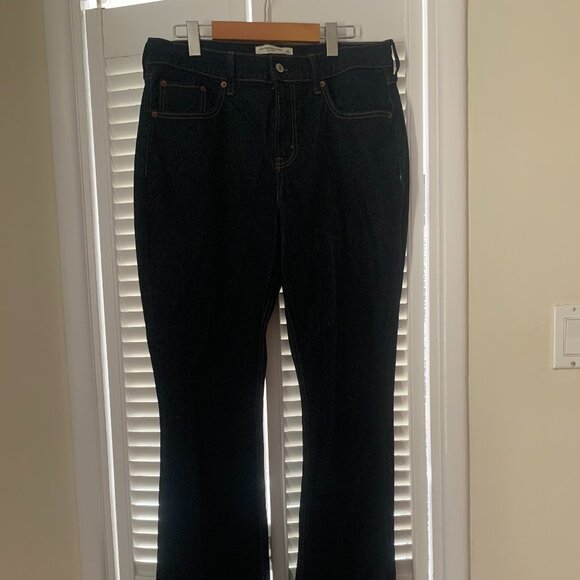 Abercrombie & Fitch Mid Rise Bootcut Jean - Picture 1 of 4
